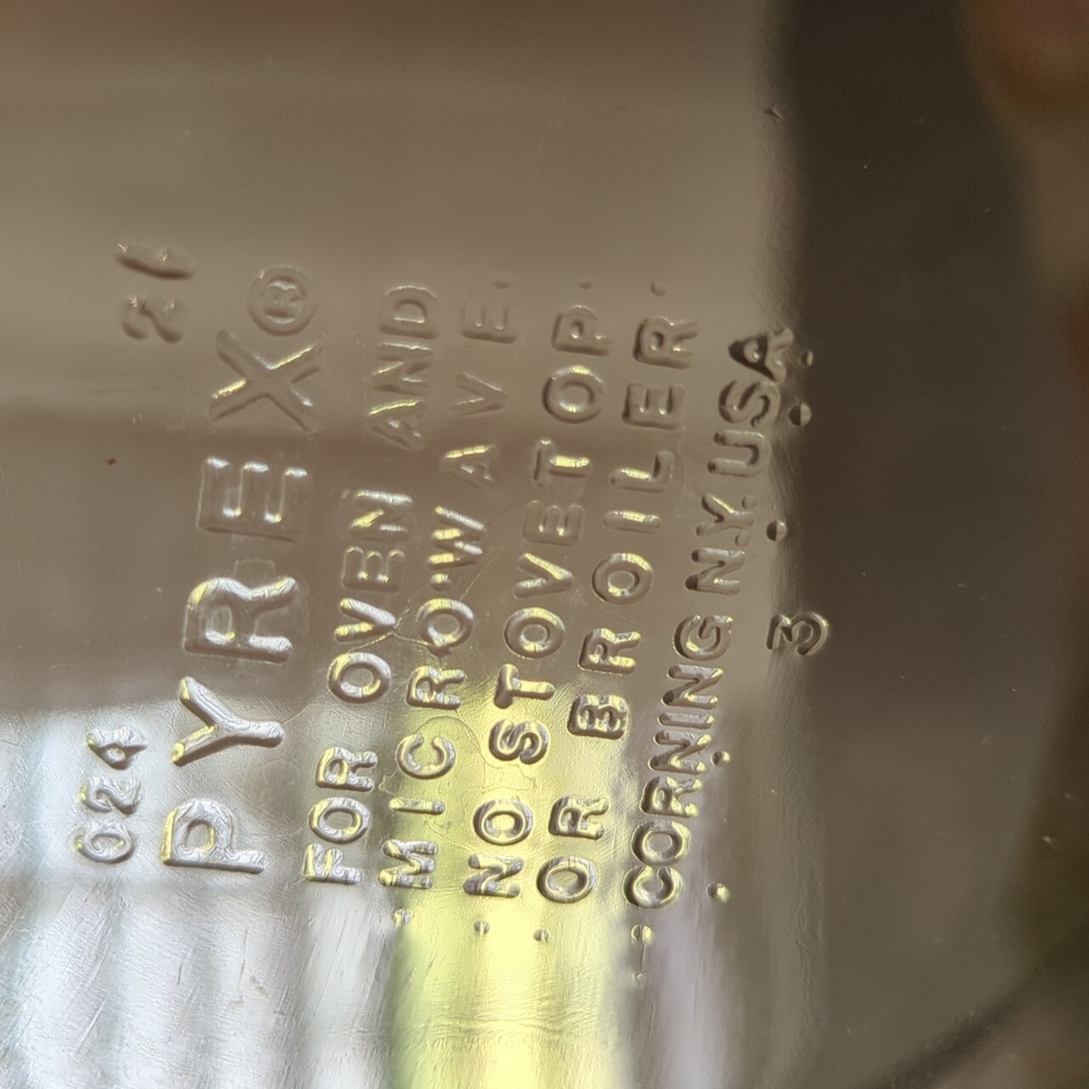 Pyrex Casserole Dish - Picture 4 of 4
